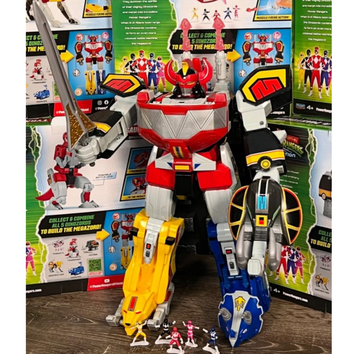 Anime ULTIMATE MEGA THUNDERZOR - Model Kit Megazord recensione e prezzo
